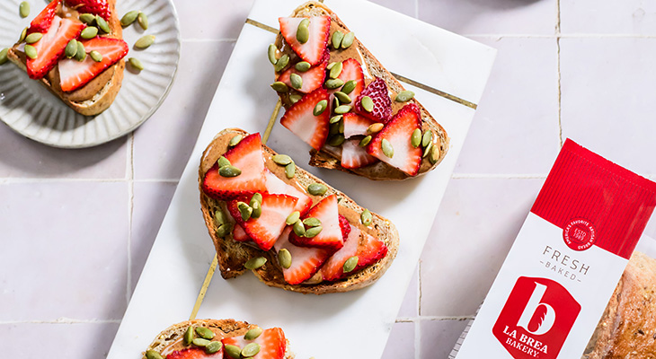 Strawberry-Rustic-8-Grain-PumpkinSeeds-AlmondButter-Crostini