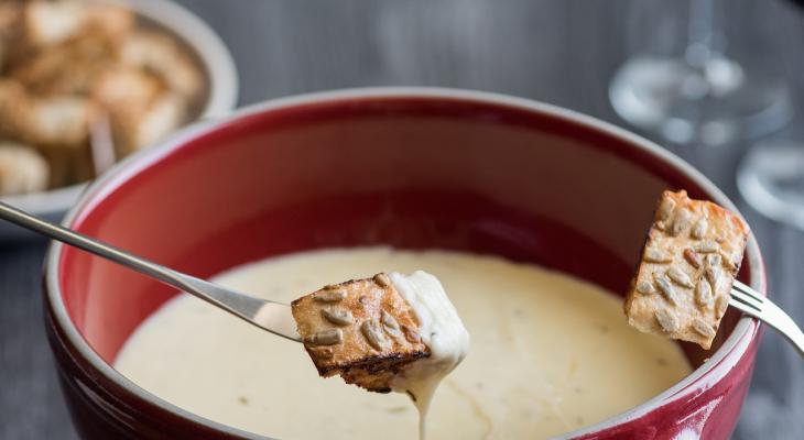 Fondue With Toasted Bread