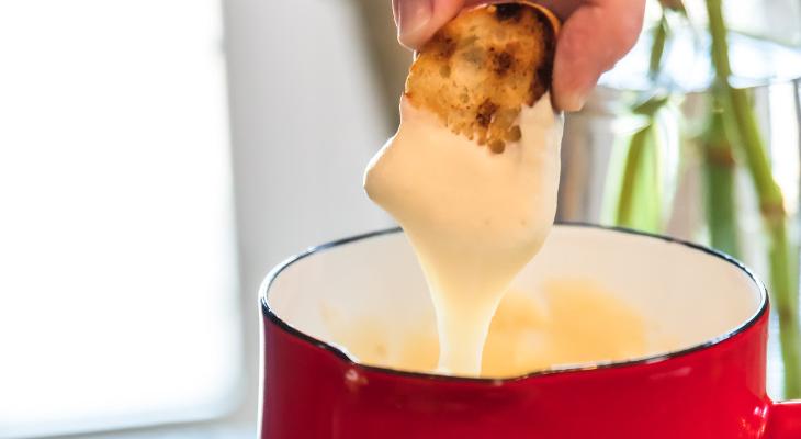 Easy Cheese Fondue with Grilled Bread