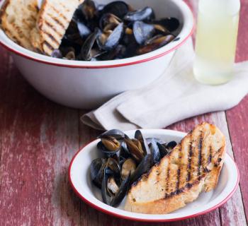Grilled Mussels w/White Wine, Tarragon, Shallot Butter & Grilled Roasted Garlic Loaf