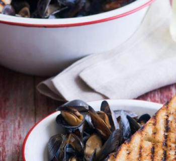 Grilling mussels