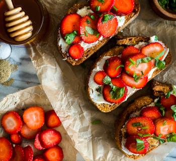 Strawberry Mascarpone Crostini